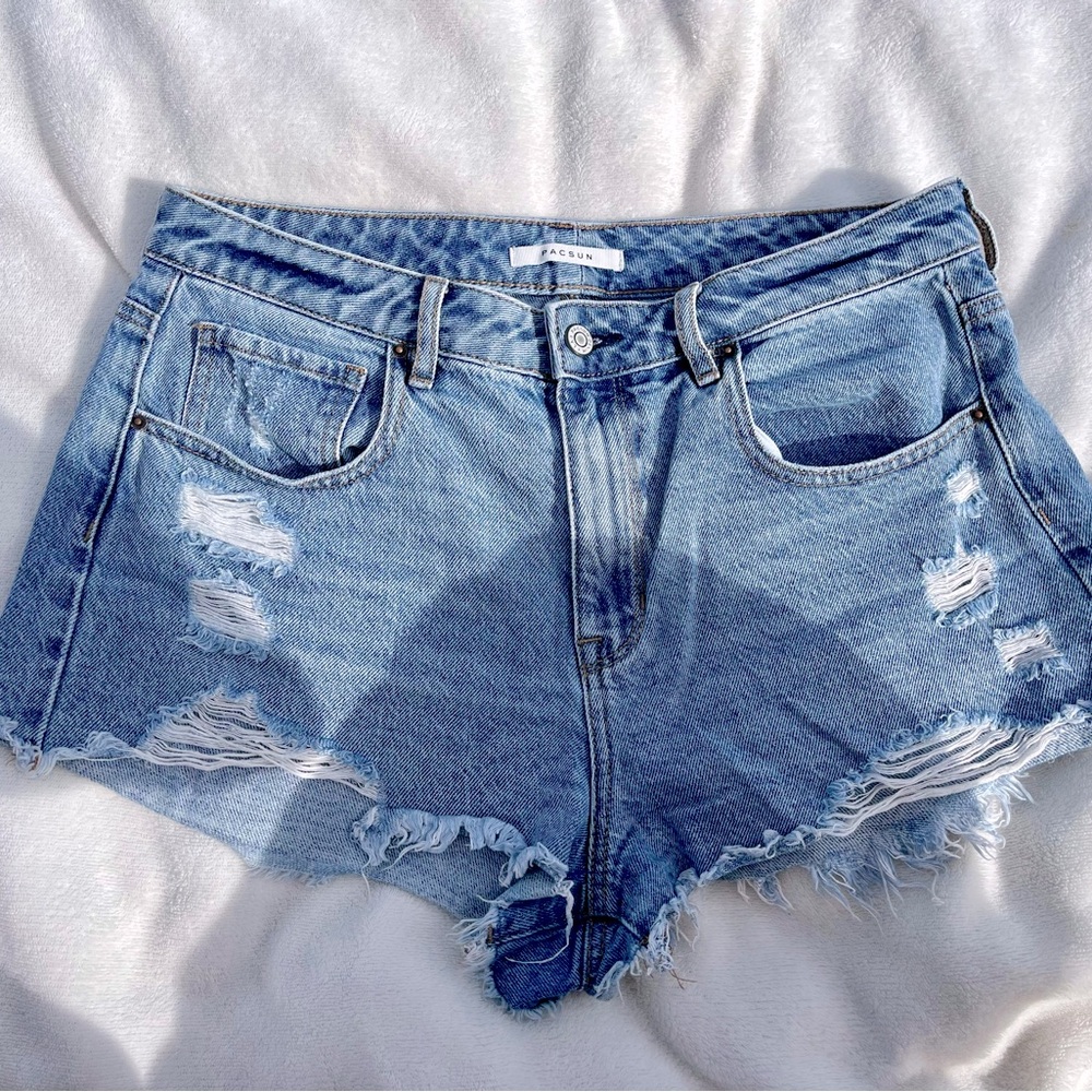High-rise festival, jean shorts
